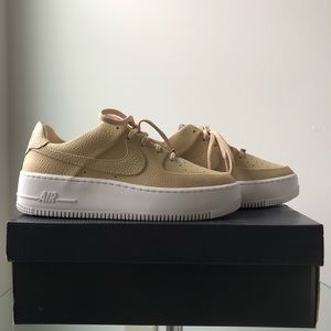 Nike Air Force 1 Sage Low 2